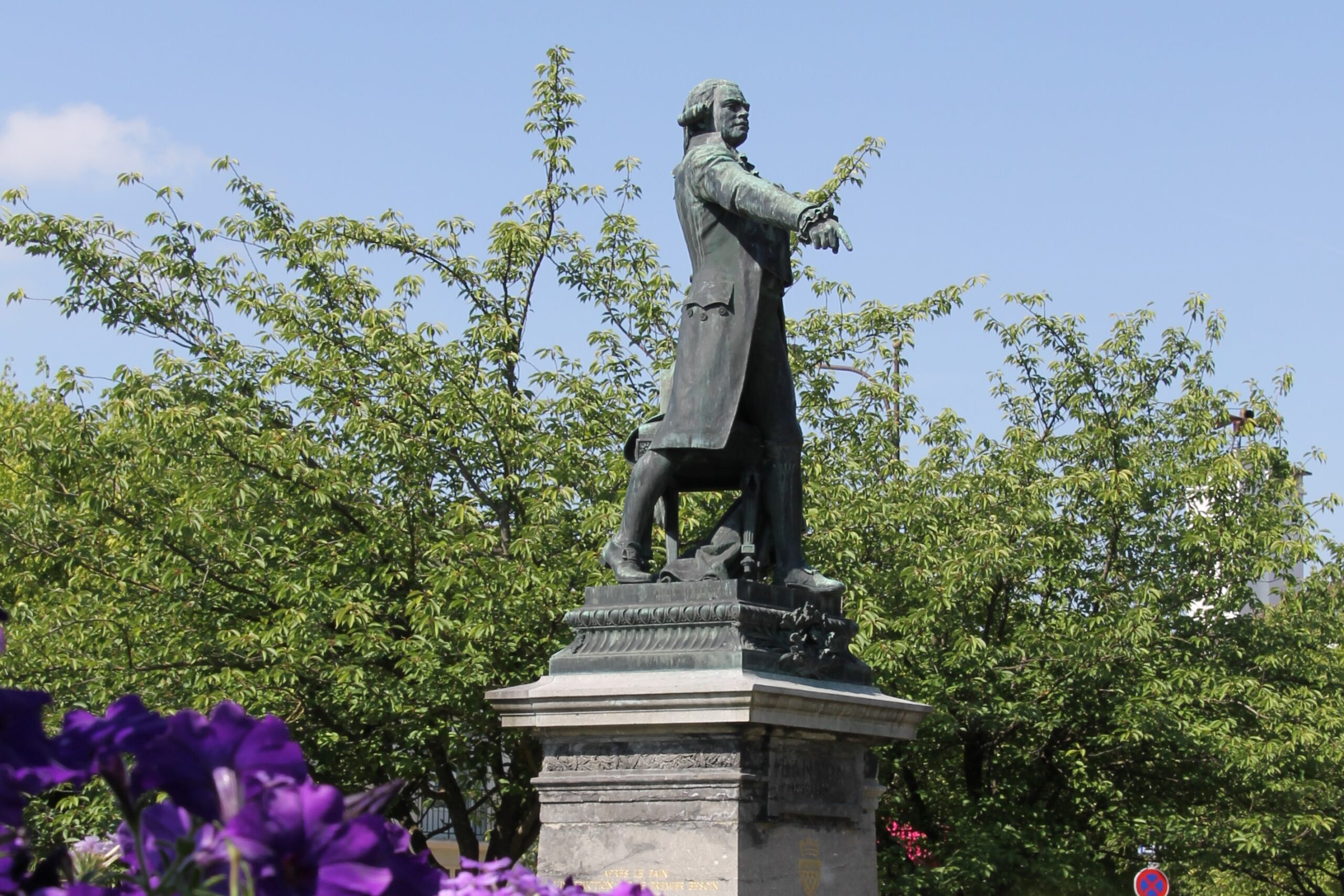 Arcis_statue_Danton_place recadre(15)