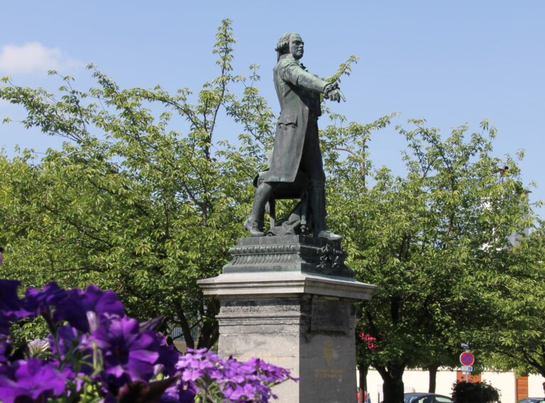 Arcis_statue_Danton_place recadre(15)